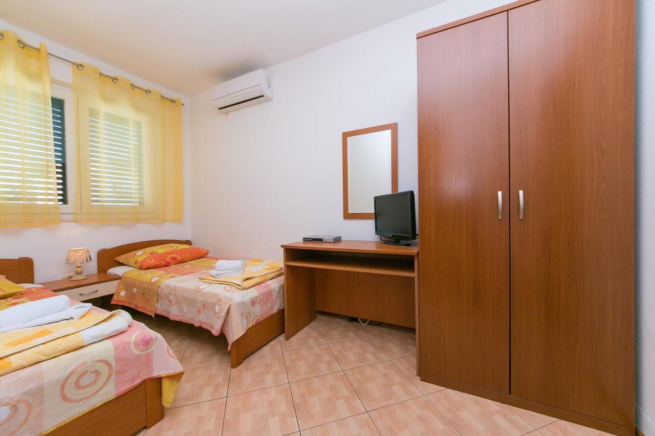 Apartments Sekulic Brela Bagian luar foto